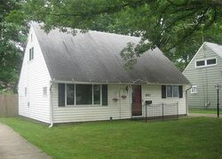Pre-foreclosure in  WINDSOR ST Cuyahoga Falls, OH 44221