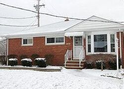 Pre-foreclosure in  Royalview Dr Eastlake, OH 44095