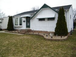Pre-foreclosure in  Ridgeview Dr Wickliffe, OH 44092