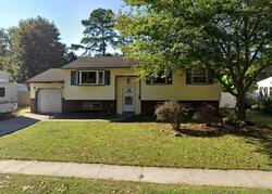 Pre-foreclosure in  Lincoln Ave West Berlin, NJ 08091