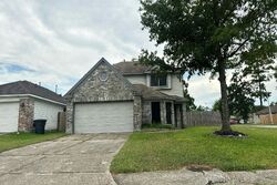 Pre-foreclosure in  Scenic Knl Conroe, TX 77385
