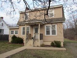 Pre-foreclosure in  Violet Ave Poughkeepsie, NY 12601