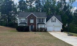 Pre-foreclosure in  Winding Crossing Trl Fairburn, GA 30213