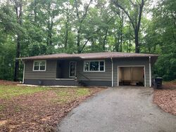 Pre-foreclosure in  Farley Ave Gardendale, AL 35071