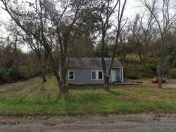 Pre-foreclosure in  Riverview Ave Kansas City, KS 66112