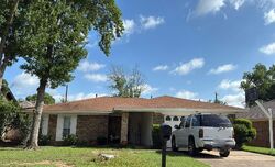 Pre-foreclosure in  Oak Valley Dr Arlington, TX 76016