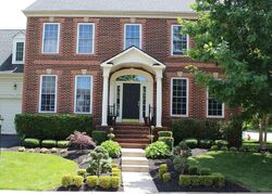 Pre-foreclosure in  Hooded Crow Dr Leesburg, VA 20175