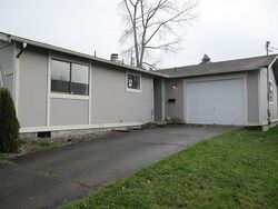 Pre-foreclosure in  E Wright Ave Tacoma, WA 98404