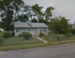 Pre-foreclosure in  Bayview Ave Amityville, NY 11701