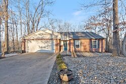 Pre-foreclosure in  Queensborough Cir Bella Vista, AR 72715