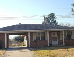 Pre-foreclosure in  Barrow Dr Pine Bluff, AR 71601