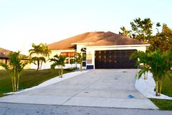 Pre-foreclosure in  Sw 1st Ave Cape Coral, FL 33991