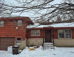 Pre-foreclosure in  6th Ave S Buffalo, MN 55313