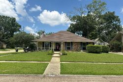 Pre-foreclosure in  Country Hill Dr Baton Rouge, LA 70816