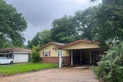 Pre-foreclosure in  Tullamore St Alexandria, LA 71303
