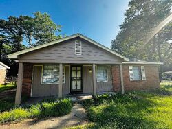 Pre-foreclosure in  Amethyst Cv Memphis, TN 38127
