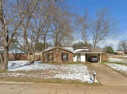 Pre-foreclosure in  Eastover Dr Horn Lake, MS 38637