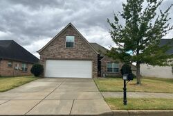 Pre-foreclosure in  RIDGEDALE DR Olive Branch, MS 38654