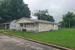 Pre-foreclosure in  E Delta St Aurora, MO 65605