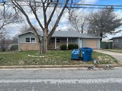 Pre-foreclosure in  S Saint Charles Ave Joplin, MO 64801