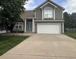 Pre-foreclosure in  Se 15th St Lees Summit, MO 64081
