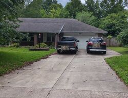 Pre-foreclosure in  W Maplewood St Springfield, MO 65807