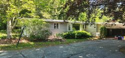 Pre-foreclosure in  Mclane Ln Manchester, NH 03104