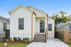 Pre-foreclosure in  Gordon St New Orleans, LA 70117