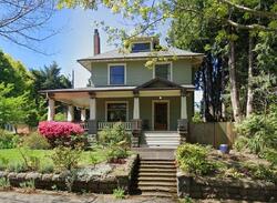 Pre-foreclosure in  Se 33rd Pl Portland, OR 97202