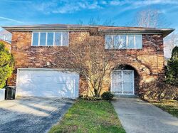 Pre-foreclosure in  38th Dr Little Neck, NY 11363