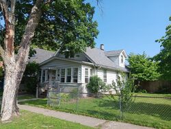 Pre-foreclosure in  W Thrush Ave Peoria, IL 61604