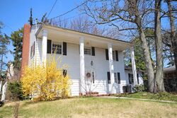 Pre-foreclosure in  W Fingerboard Rd Staten Island, NY 10305