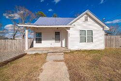 Pre-foreclosure in  Highland St Winchester, TN 37398