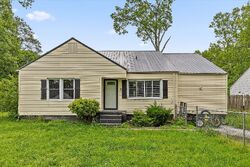 Pre-foreclosure in  Parkview Dr Chattanooga, TN 37411