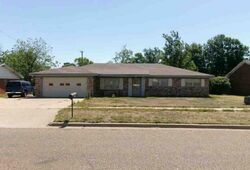 Pre-foreclosure in  Phillips Dr Dumas, TX 79029