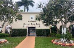 Pre-foreclosure in  Ne 8th Ave a Hallandale, FL 33009