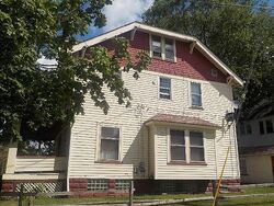 Pre-foreclosure in  Warner Rd Cleveland, OH 44105