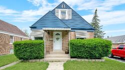 Pre-foreclosure in  Commercial Ave Lansing, IL 60438