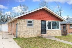 Pre-foreclosure in  W 16th Pl Chicago Heights, IL 60411