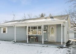 Pre-foreclosure in  Golfview Ln Carpentersville, IL 60110
