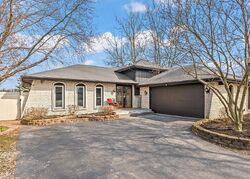 Pre-foreclosure in  Olde Farm Rd Lansing, IL 60438