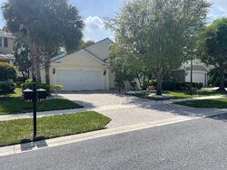 Pre-foreclosure in  Canterbury Pl West Palm Beach, FL 33414