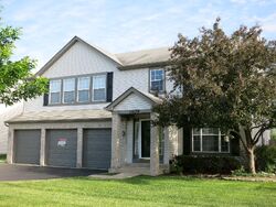 Pre-foreclosure in  S Blackhawk Cir South Elgin, IL 60177