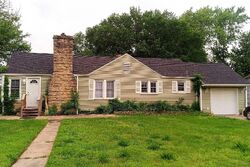  Crescent Dr, Lebanon MO