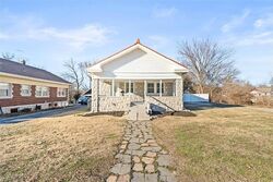 Pre-foreclosure in  W Lexington Ave Independence, MO 64052