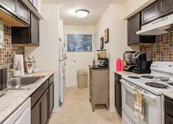 Pre-foreclosure in  N Glen Cir Apt B Aurora, IL 60506
