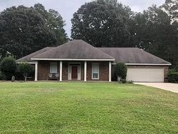 Pre-foreclosure in  Madison Pl Hattiesburg, MS 39402