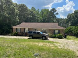  Nursery Rd, Spring Lake NC