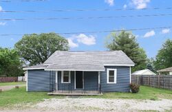 Pre-foreclosure in  Dearborn Ave Circleville, OH 43113