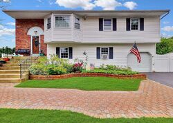 Pre-foreclosure in  Huber Ave Holbrook, NY 11741